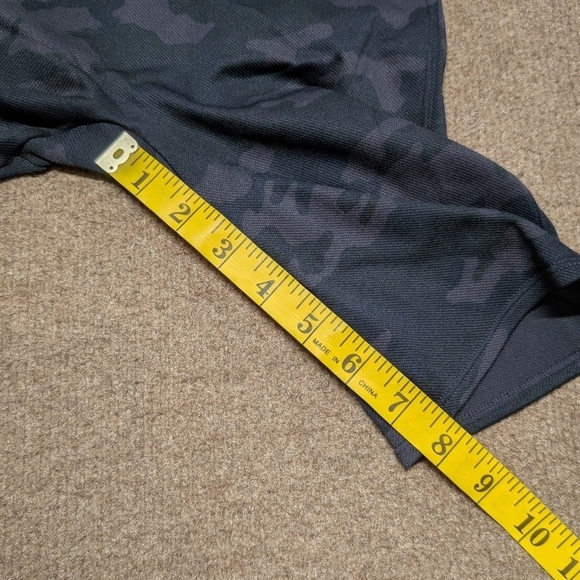 SPANX (Small) Look at Me Now Bike Shorts - Black Camo 8" Inseam - Picture 6 of 6